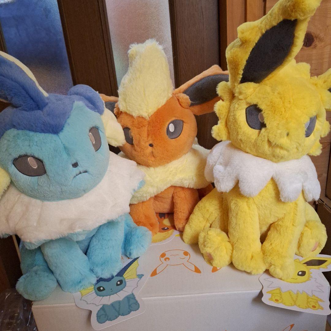ポケモンセンター　ブイズ　ふわふわ抱きぬいぐるみ　シャワーズ　サンダース　他