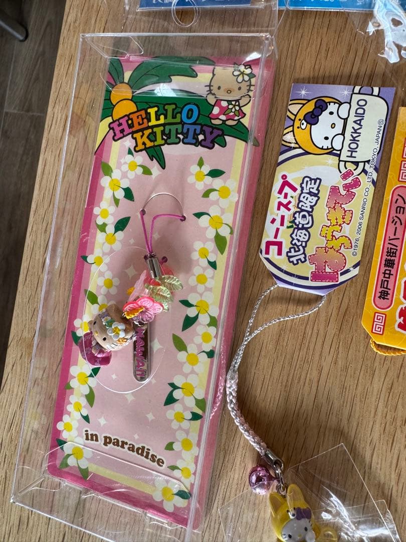 ハローキティ フィギュアストラップ 232➕4 地域限定多数 おまけつき