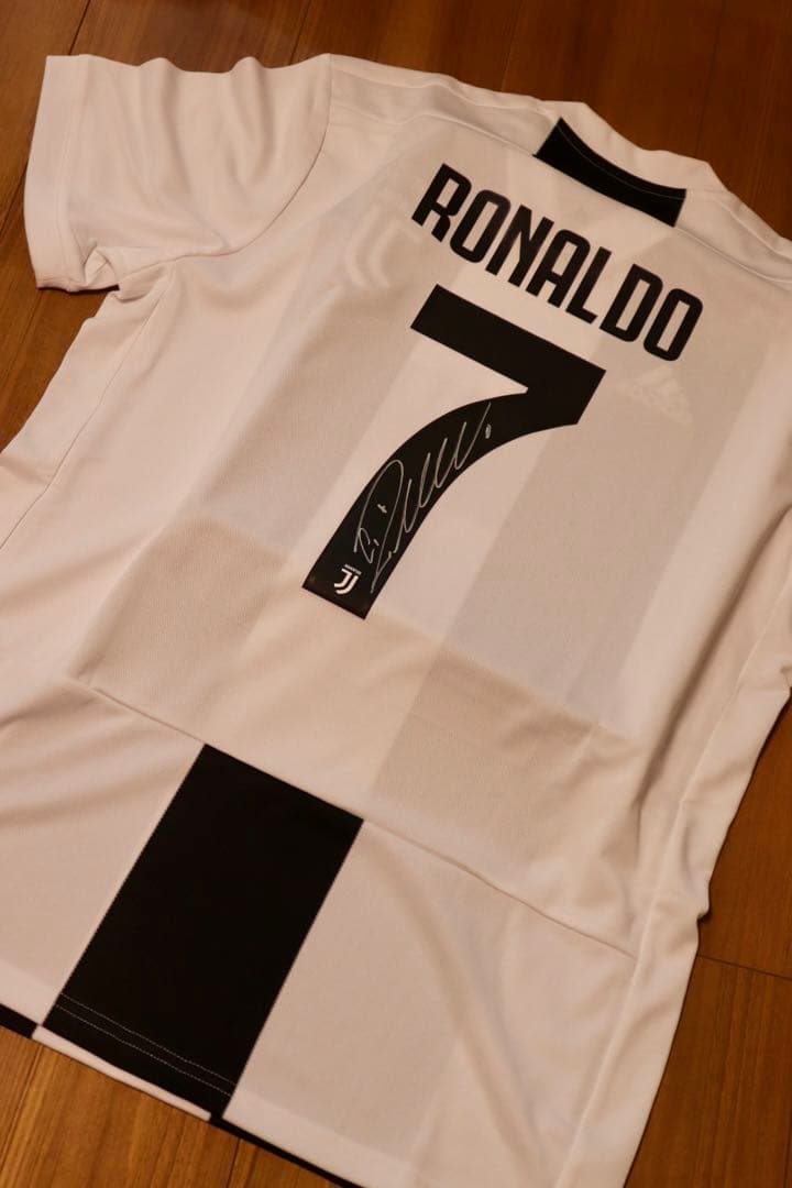 ロナウド サイン ユベントス18/19 thedugout - メルカリ