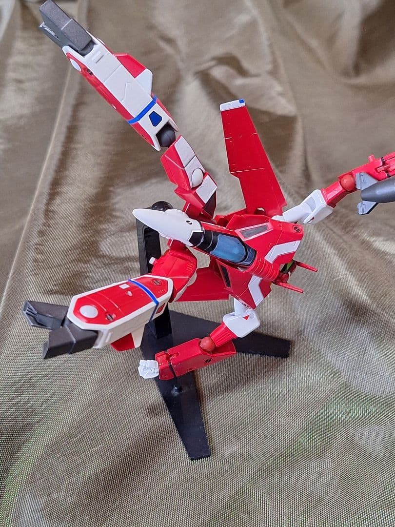 【可変！】三段変形バルキリー　リボルテック