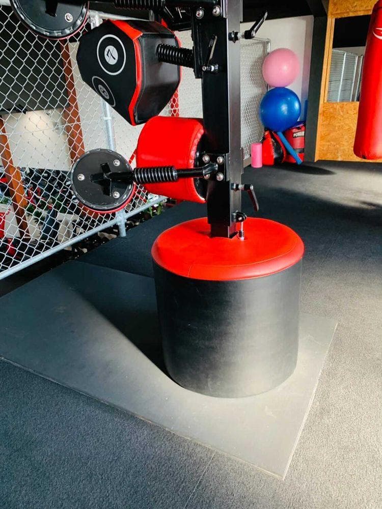 ローキックパンチングマシーン - メルカリ