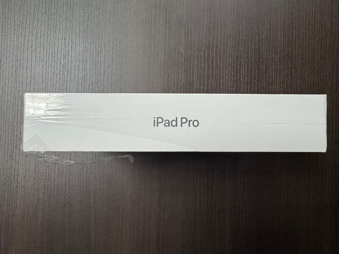 全新未使用、外箱に少し傷あり。未開封で本体新品同様。