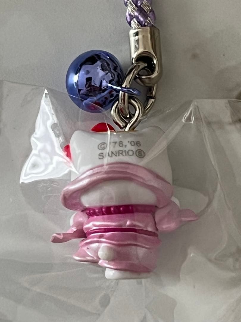 ご当地キティ 根付けストラップ 三重限定 - メルカリ