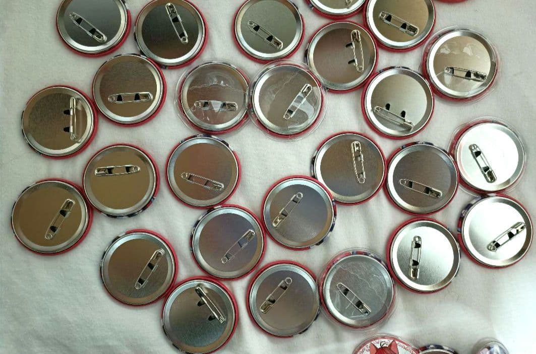 すとぷり　莉犬　缶バッチ　6周年缶バッチ　等身