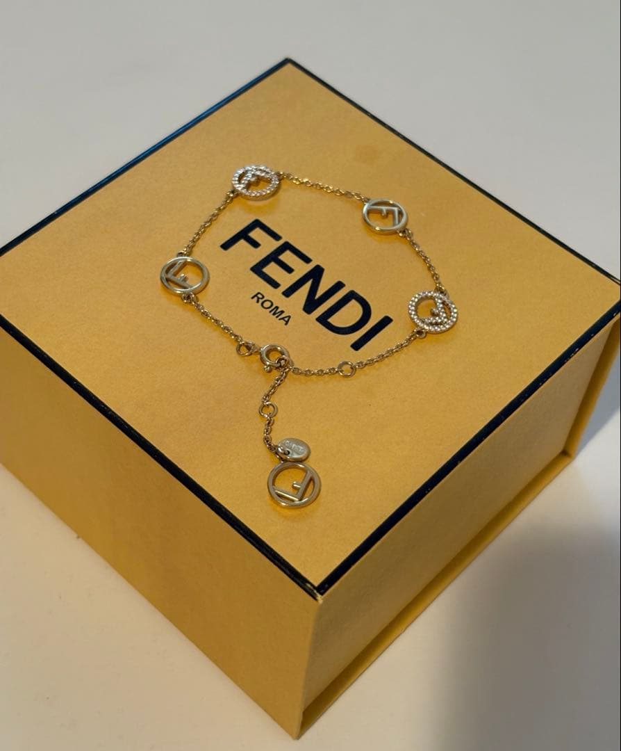 FENDI エフイズフェンディ ブレスレット ゴールド - メルカリ