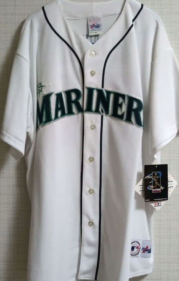 MARINERS ICHIRO 51 ホワイトユニフォームとTシャツ MARINERS ICHIRO 51 ホワイトユニフォームとTシャツ