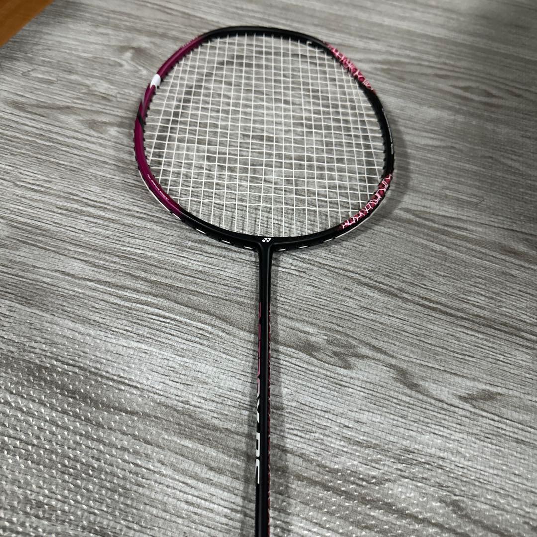 YONEX バドミントンラケット 黒とピンク - メルカリ