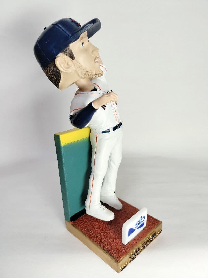 カイル・タッカー／”ゴールドグラブ賞” ボブルヘッド人形 - メルカリ