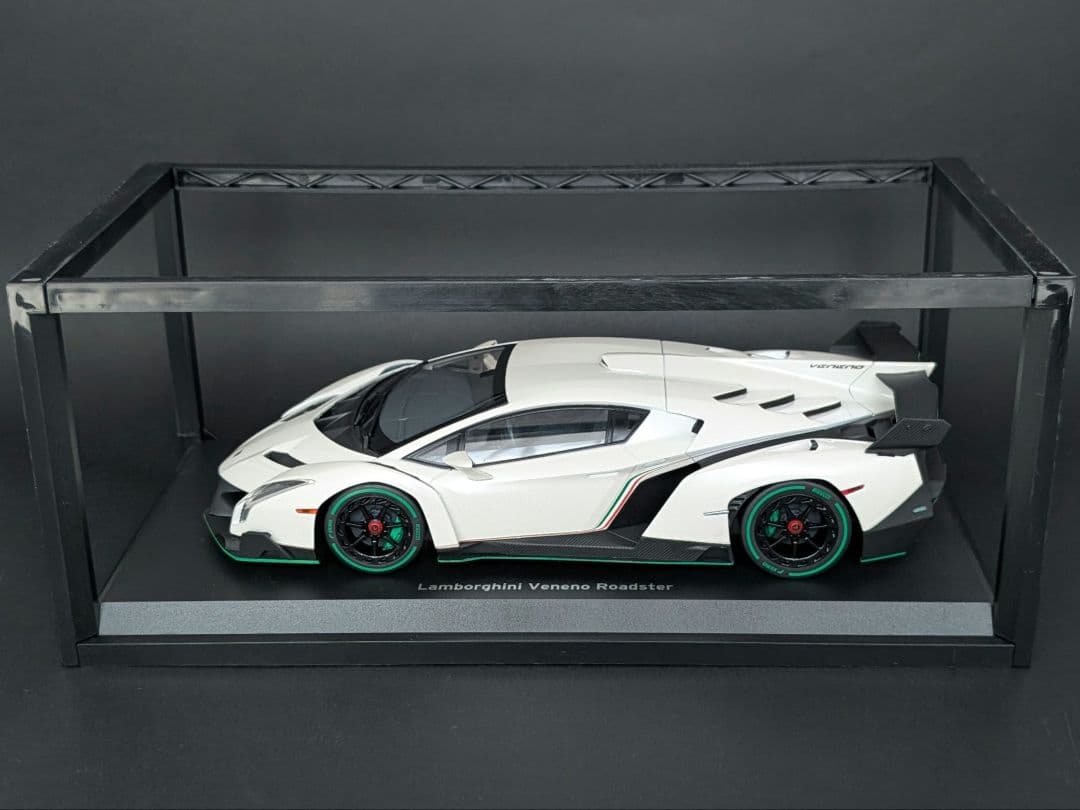 kyosho 1/18 ランボルギーニ ヴェネーノ ホワイト/グリーンライン