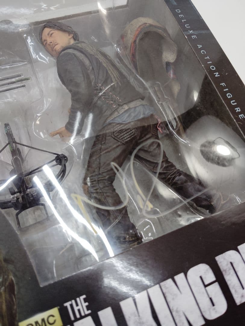 直筆サイン入り ウォーキングデッド ダリル フィギュア