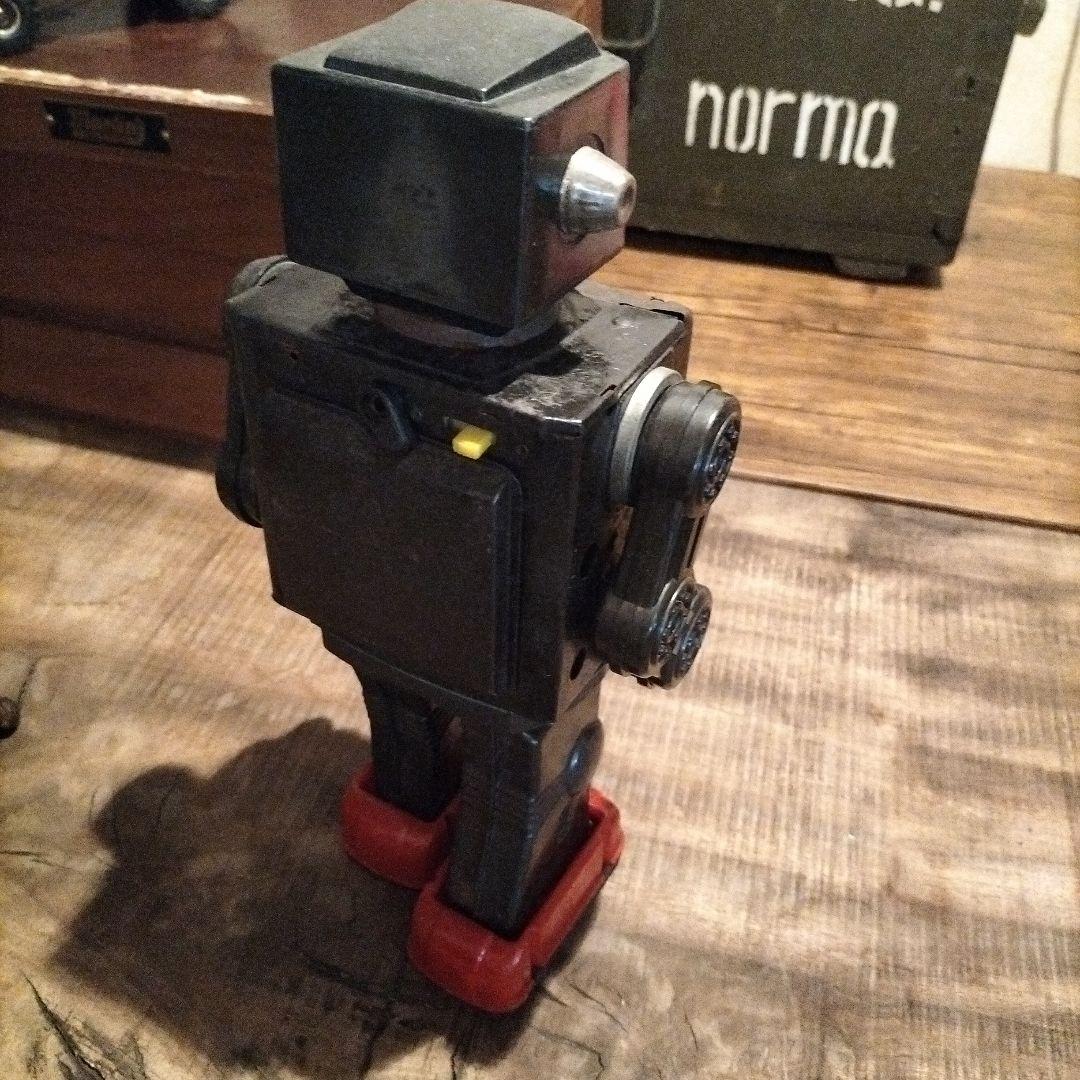 ロボット　ブリキ