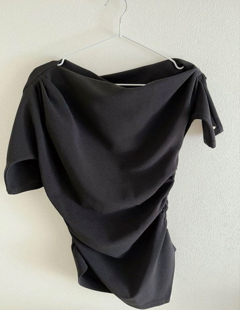 【tomo*】polaura ポローラ アシンメトリードレープトップス