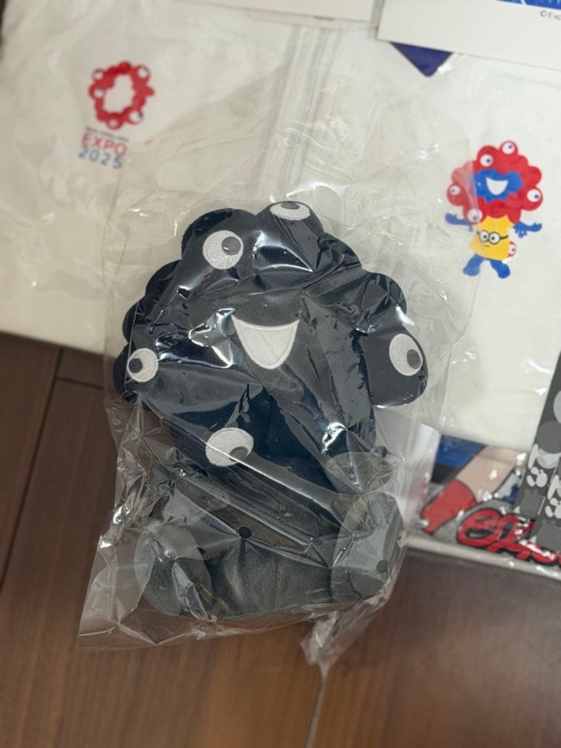 ミャクミャク おたのしみ袋Mサイズ 黒ミャクミャク