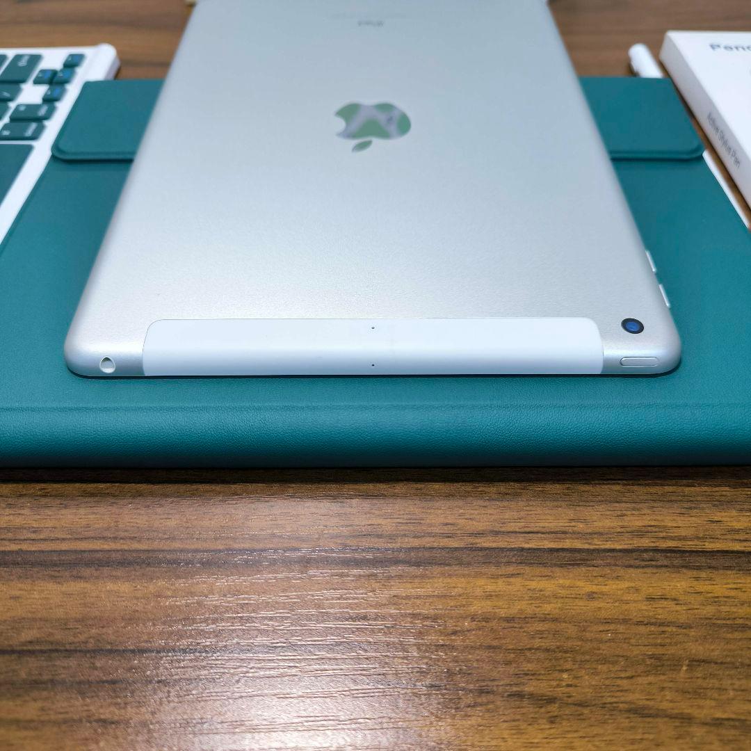 ヒタスラ様 専用 iPad 第6世代 32GB ケースとキーボード、タッチペン