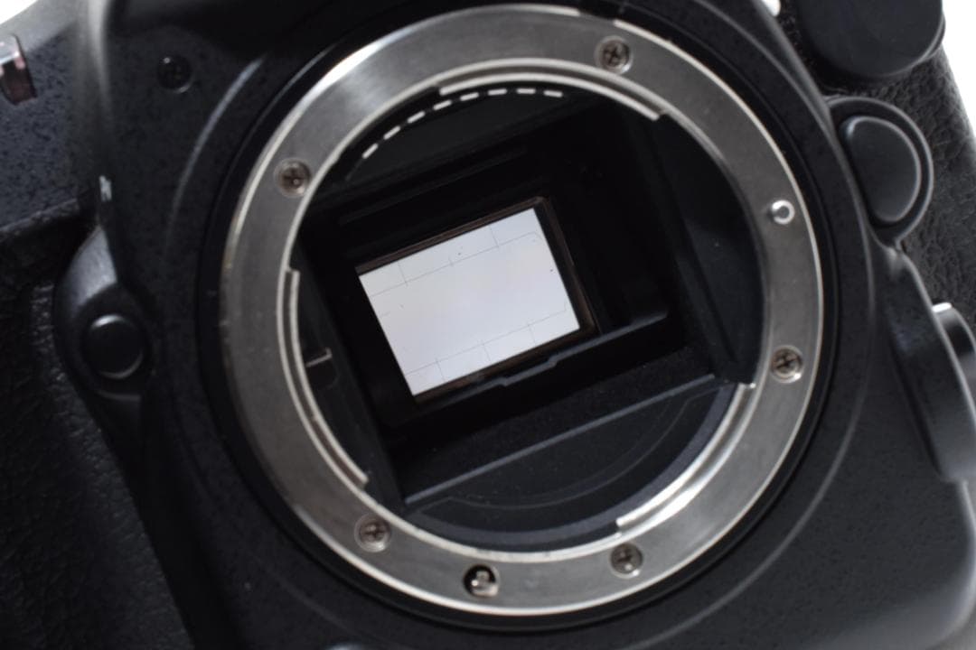 美品 ニコン　Nikon 500 ボディ 《ショット数20586回》1536