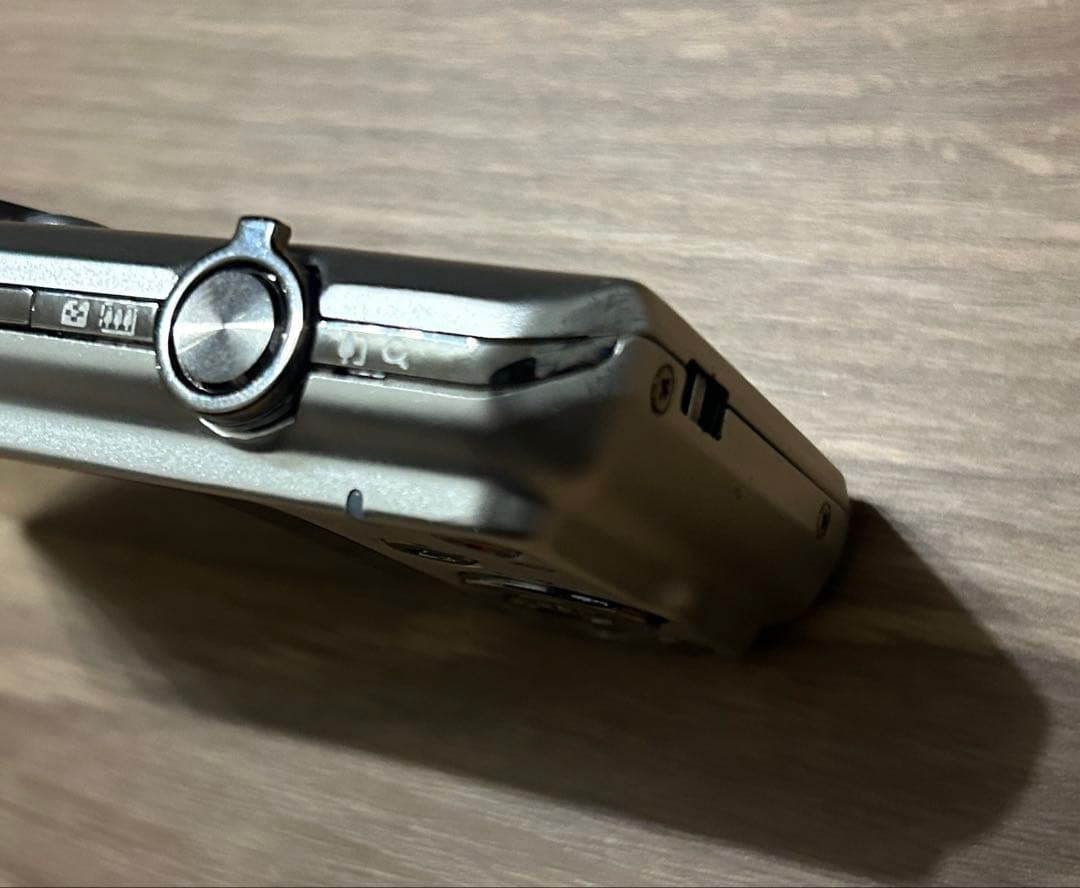 CASIOEXILIM EX-Z900 本体、バッテリー 凹み有