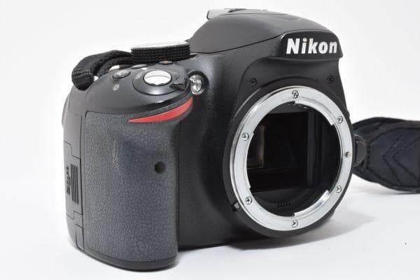 【美品】ニコン Nikon D3200 ボディ　《ショット数6200回》元箱付