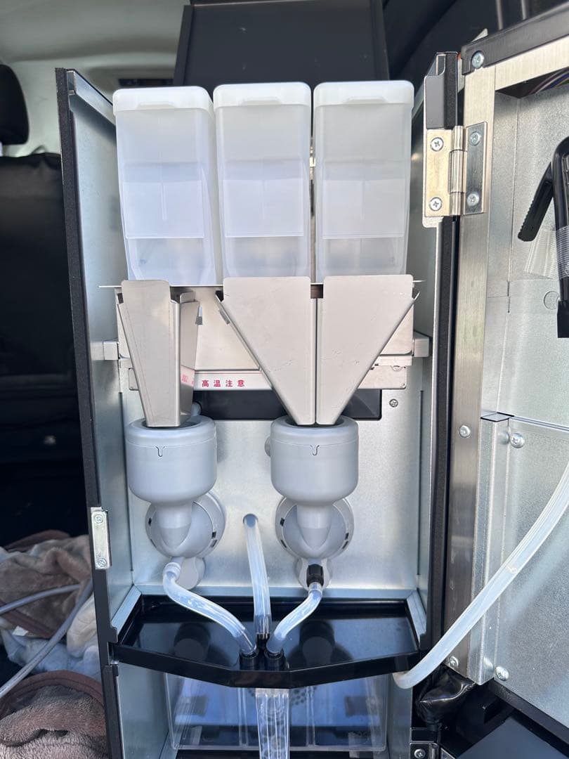 ネスカフェリオナ 水道工事が不要の内臓タンク式モデル。 - メルカリ