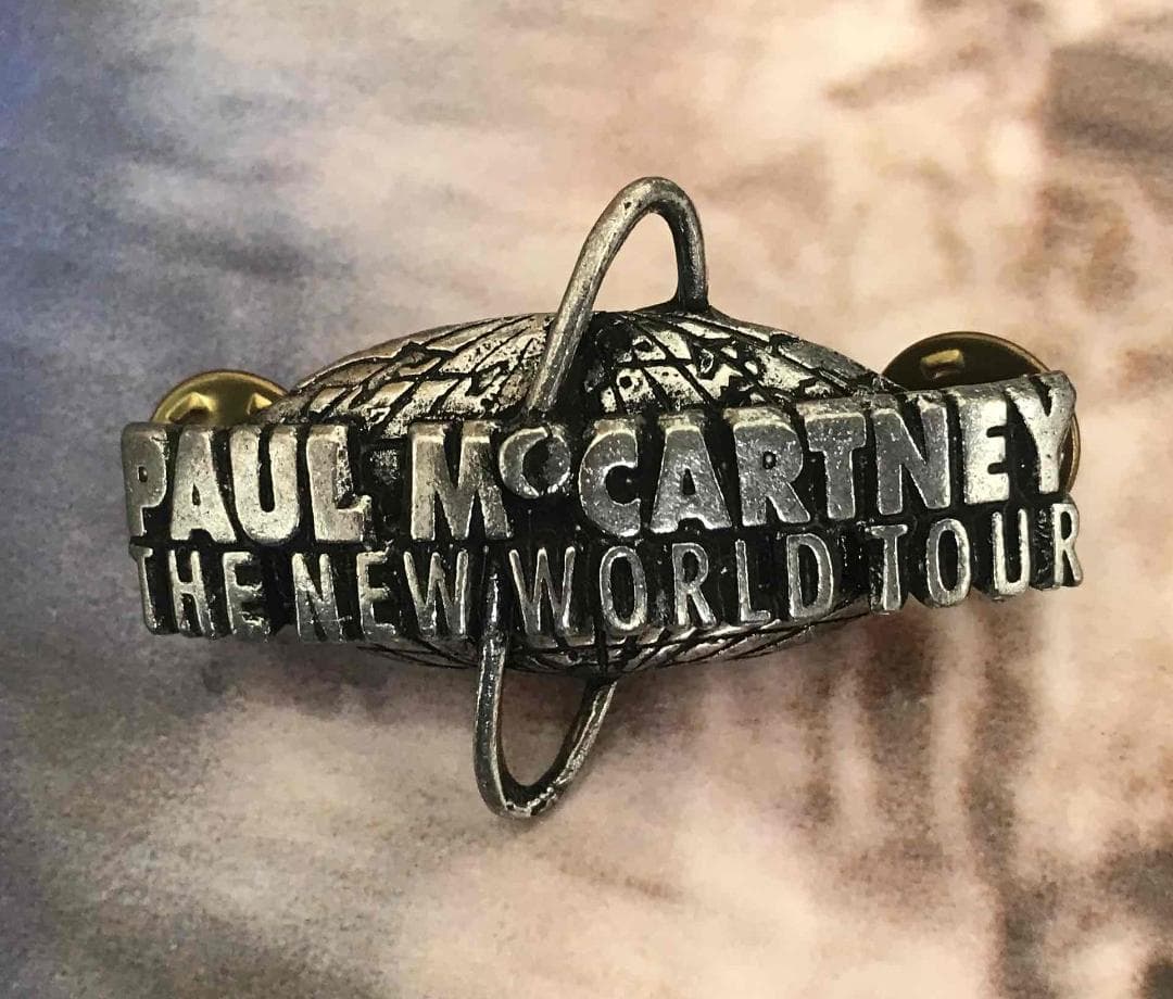 ポール・マッカートニー、幻のライヴ他パンフ、Ｔシャツ、新聞切り抜きetc