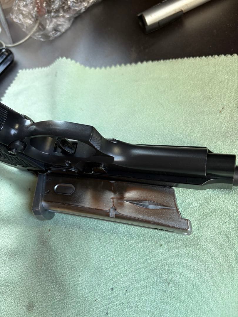 ガスガン ブラック マガジン付き