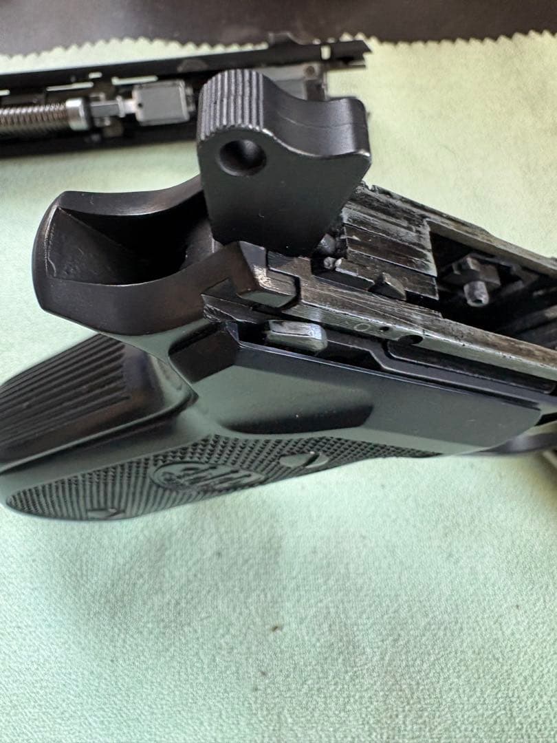 ガスガン ブラック マガジン付き