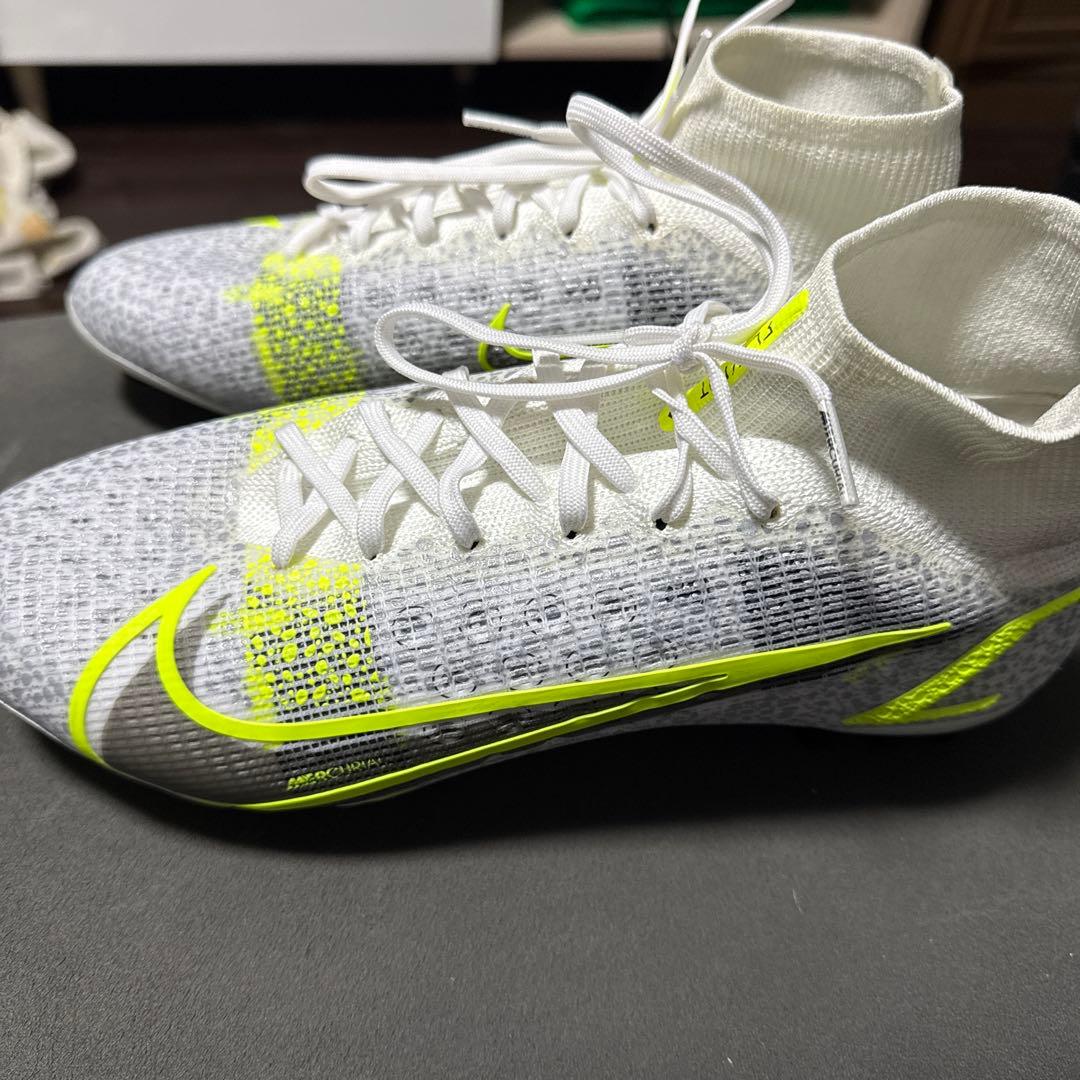 ナイキマーキュリアルスーパーフライ8 AGACC 日本未発売商品です。 NIKE（ナイキ） マーキュリアル スーパーフライ 8 アカデミー HG