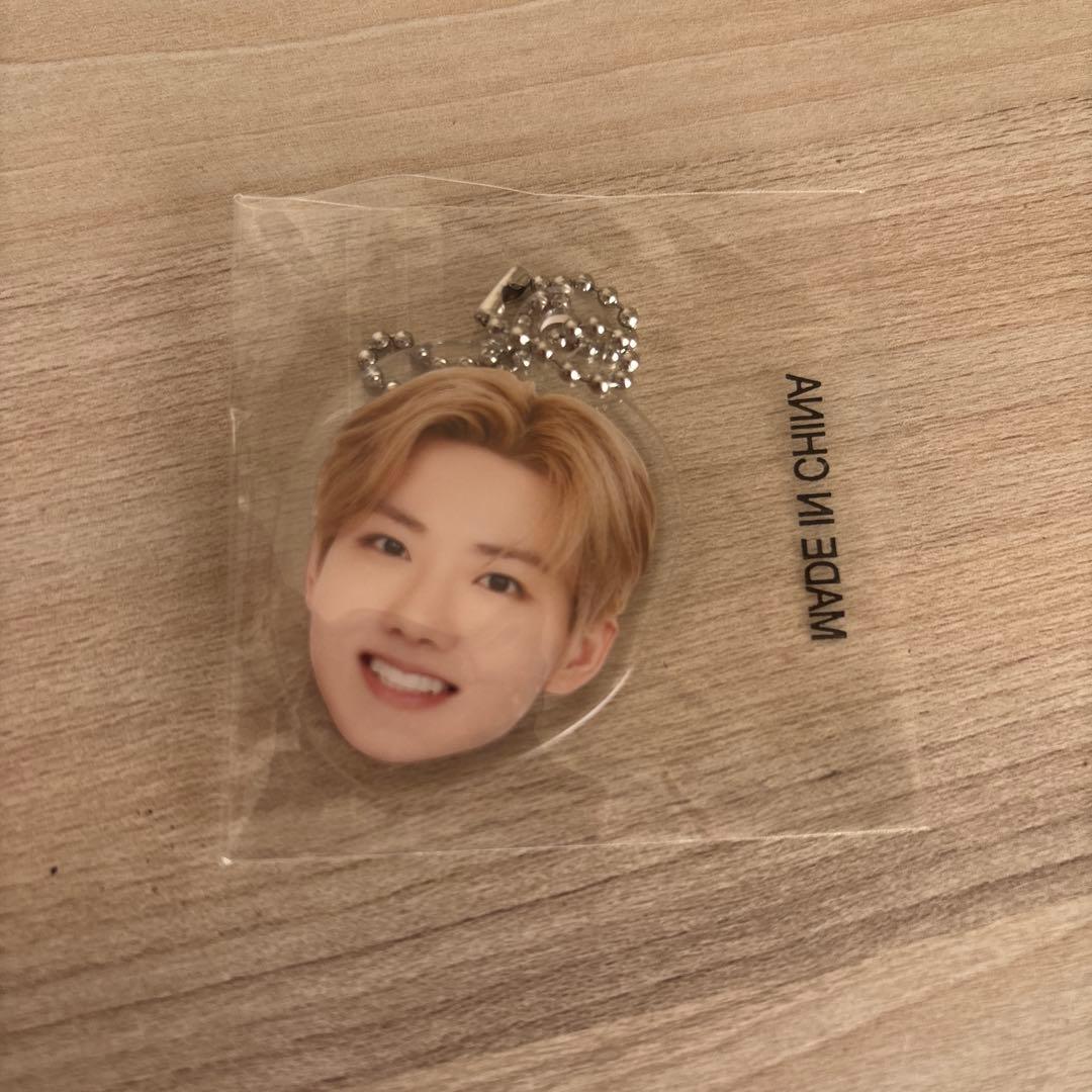 treasure 顔アクキー ジュンギュ - メルカリ