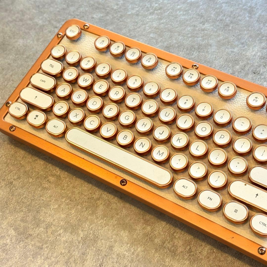 AZIO Retro Classic MK-RETRO-L-02B-US - メルカリ