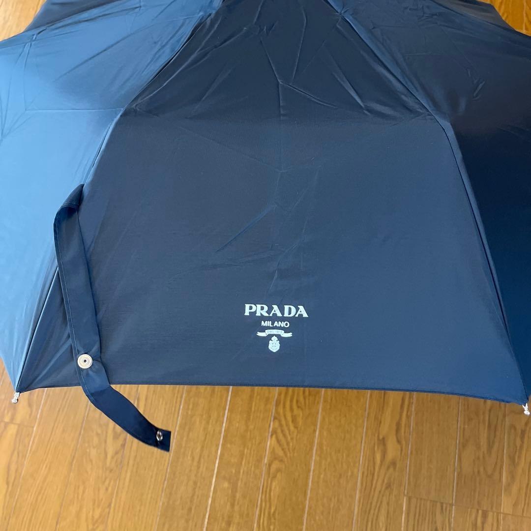 新品】PRADA 折りたたみ傘（ネイビー） - メルカリ