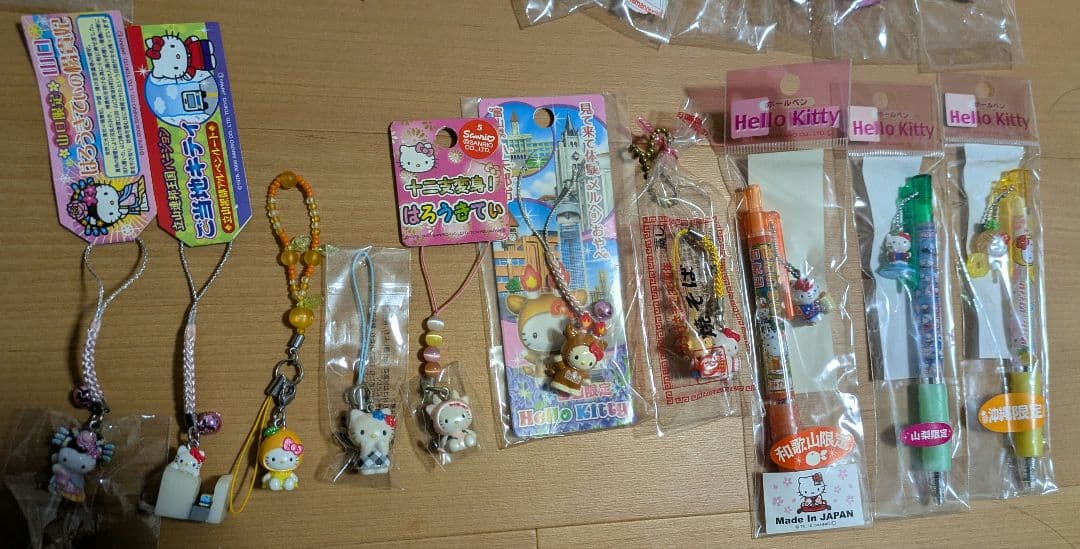 【ご当地キティ】 ハローキティ根付け ストラップ等 51個セット