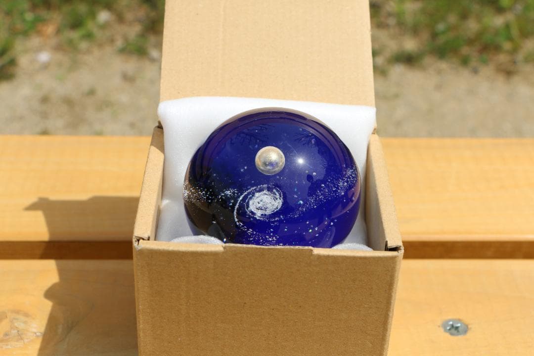 宇宙の銀河をモチーフにしたオブジェ 惑星 ガラスのアーティスト