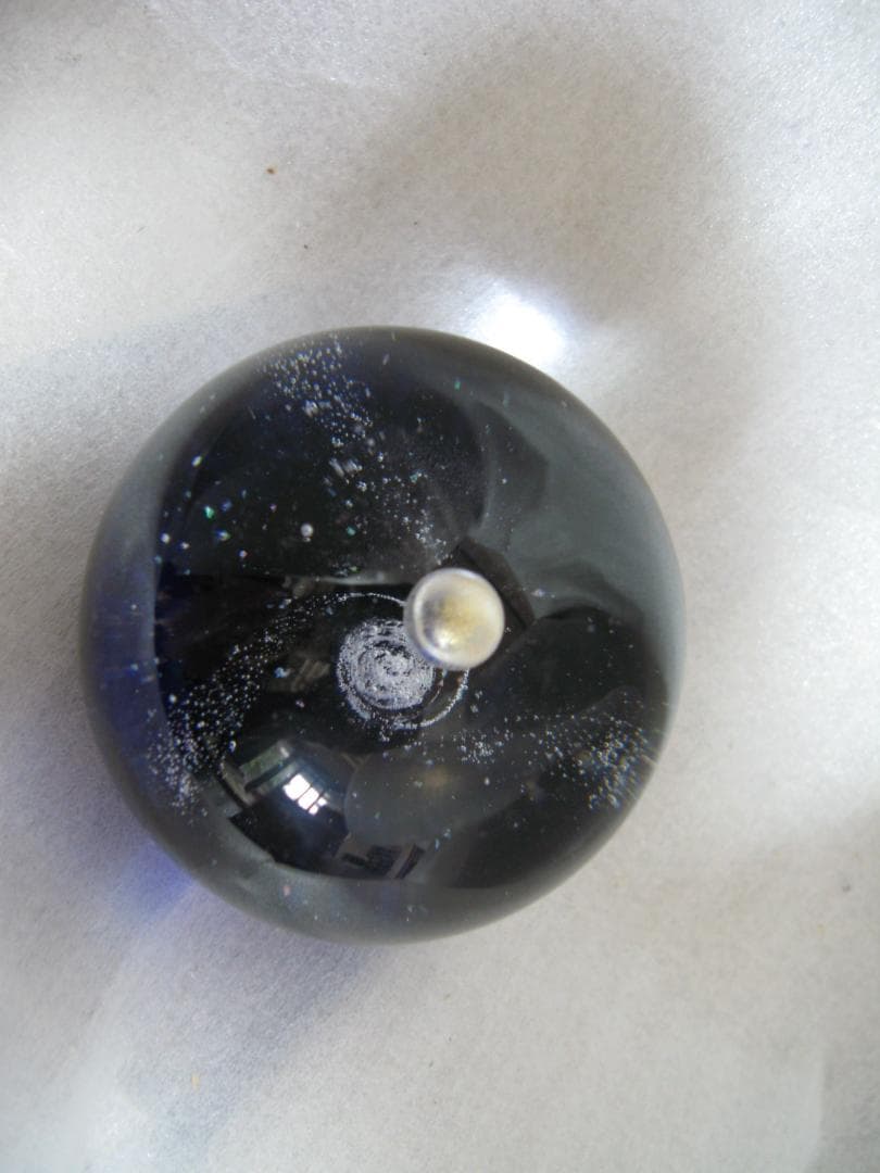 宇宙の銀河をモチーフにしたオブジェ 惑星 ガラスのアーティスト