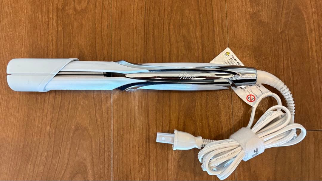 Refa リファ ストレートアイロン プロ 美品 25年購入 ホワイト リファ ストレートアイロン プロ（ホワイト） プレゼント ギフト 誕生