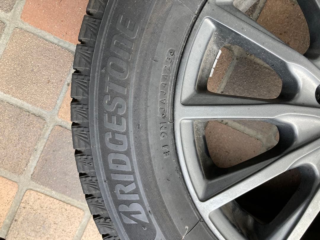 2023年製 ￼￼ブリヂストンブリザック 195/65/R 15 スタッドレス