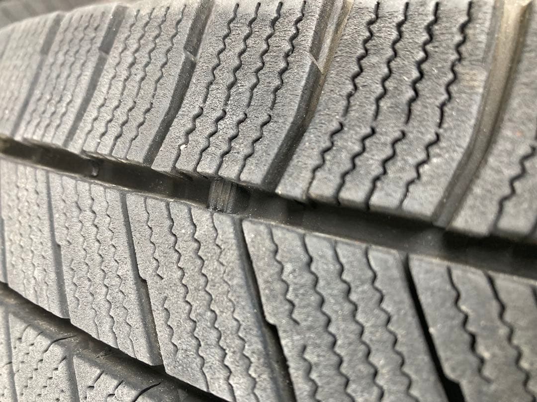 2023年製 ￼￼ブリヂストンブリザック 195/65/R 15 スタッドレス