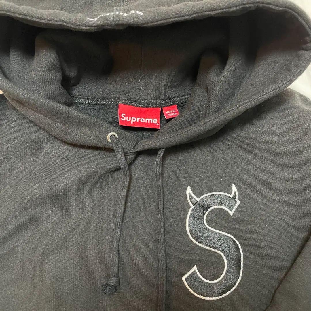 美品】Supreme Sロゴ ブラック パーカー Sツノ シュプリーム L - メルカリ