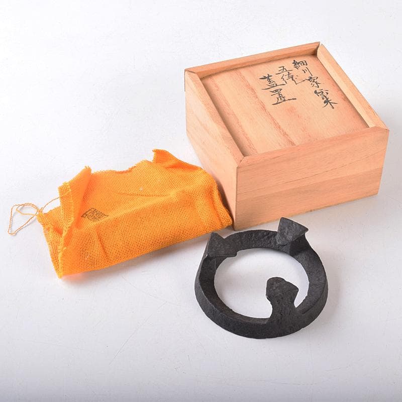 茶道具　釜師　畠春斎作　細川家伝来　五徳　蓋置　共布共箱　V　R8840 茶道具 釜師 畠春斎作 細川家伝来 五徳 蓋置 共布共箱 V R8840 - メルカリ