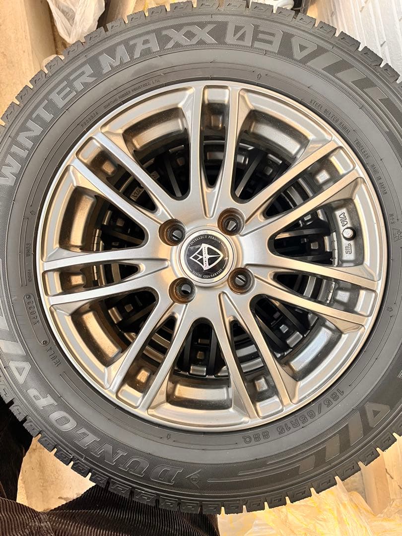 01様専用【バリ溝有り】ダンロップ スタッドレスタイヤ4本セット WM03