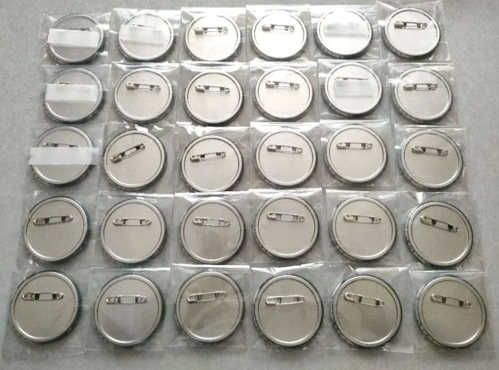 まふまふ 世会色ユニバース 特典 カラスとうさぎ 缶バッジ