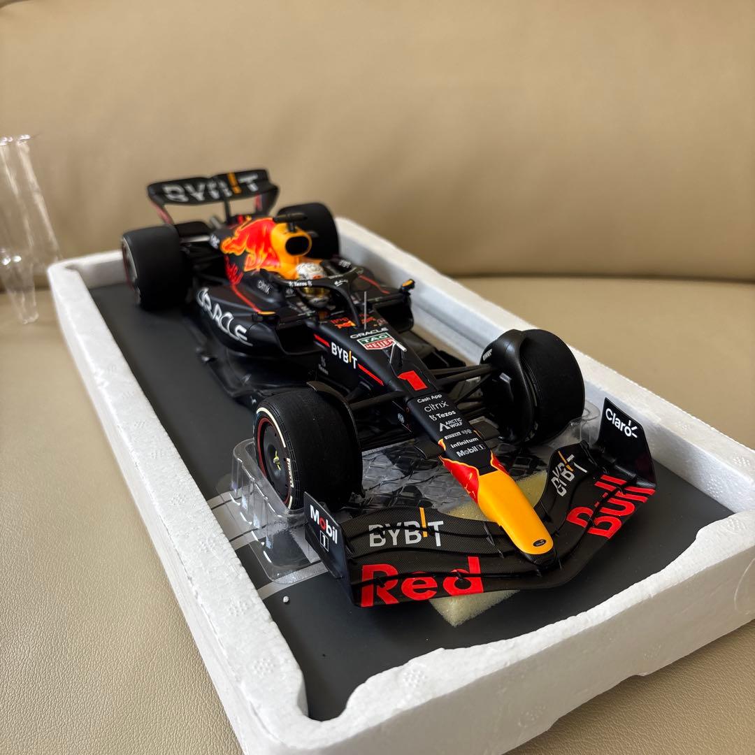 Ari Aryanto 様 1/18ミニチャンプス3台