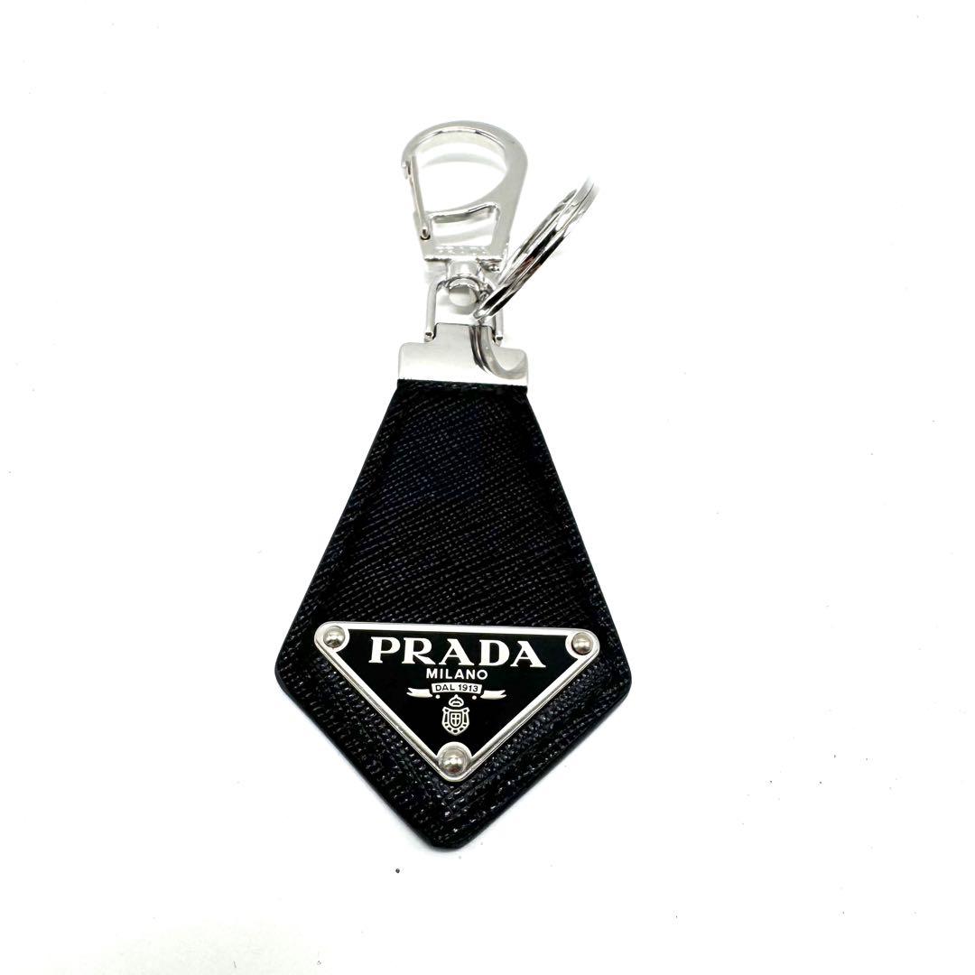 未使用級美品✨】プラダ キーリング 三角プレート サフィアーノレザー
