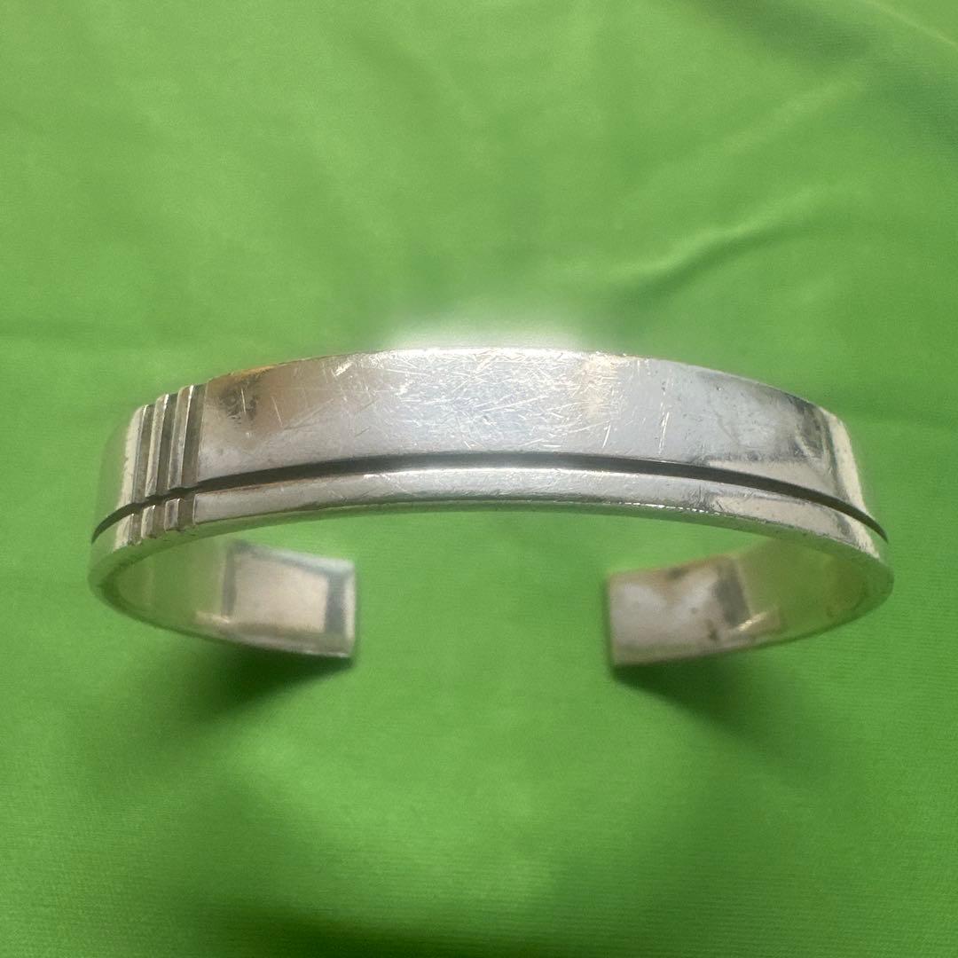 Burberry シルバー925バングル 2本ライン デザイン（中古品） Burberry シルバー925バングル 2本ライン デザイン（中古品） Burberry