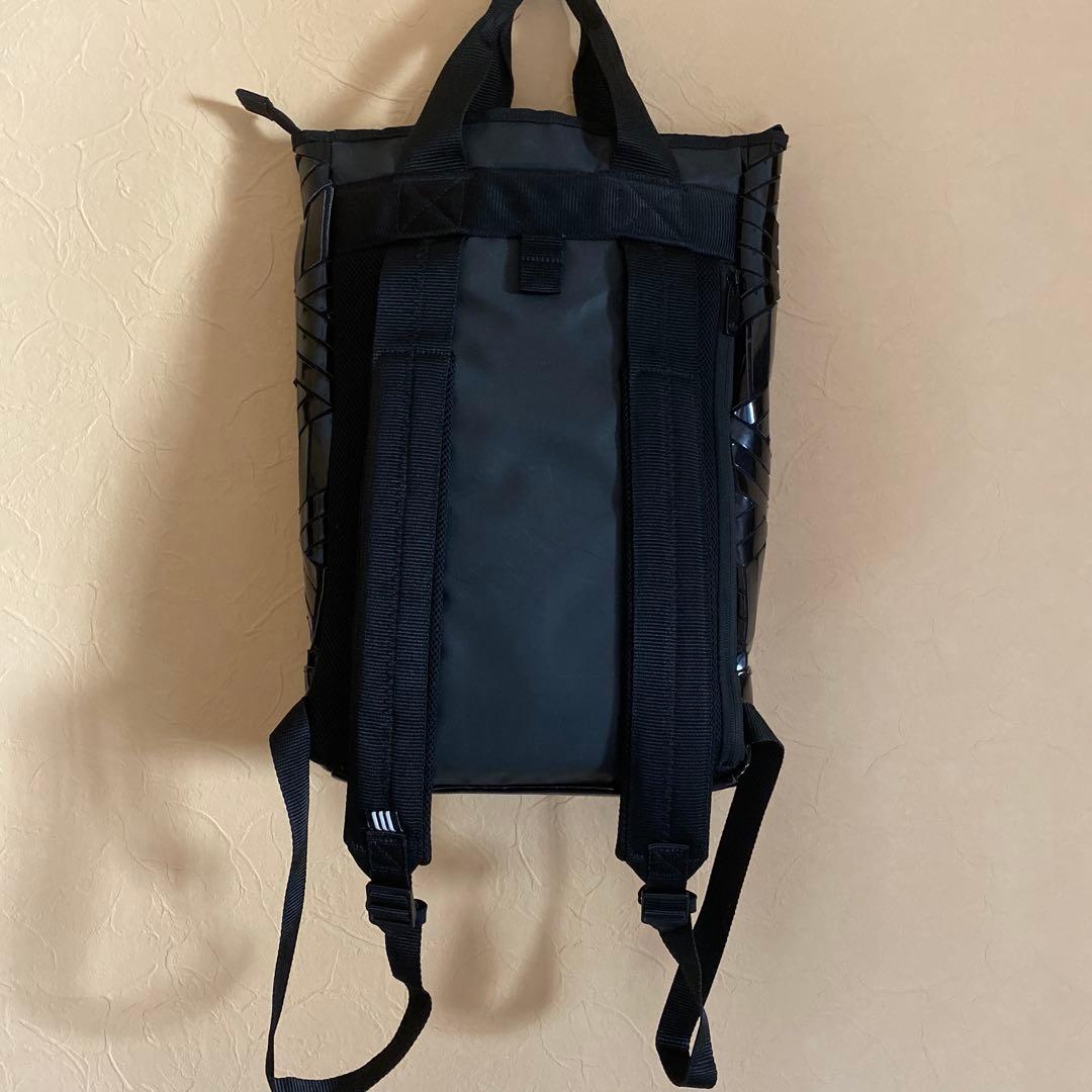 アディダスadidas ロールトップ バックパック リュック3D エナメル 黒