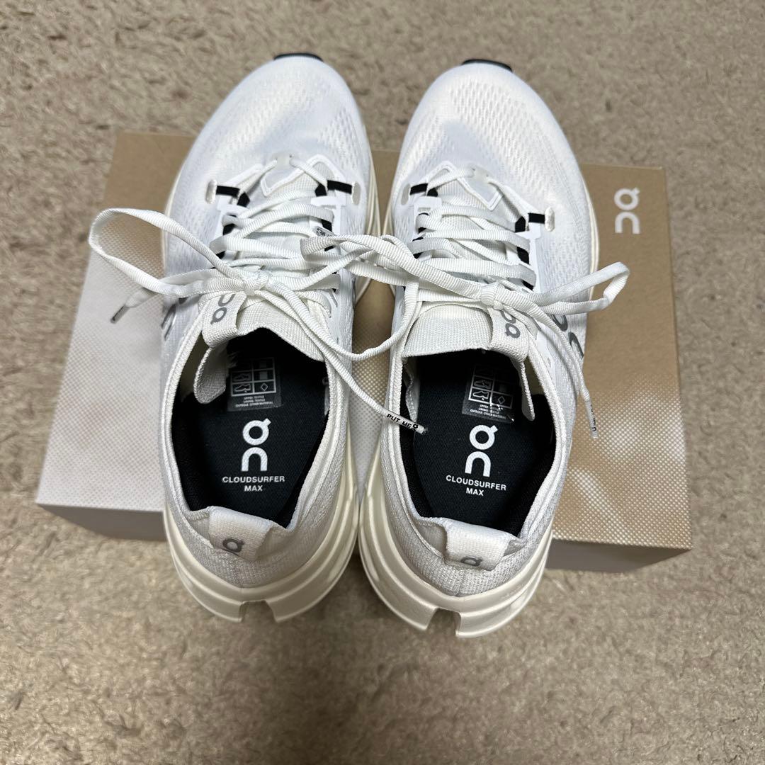 靴 On Cloudsurfer Max Wide 28.0cm