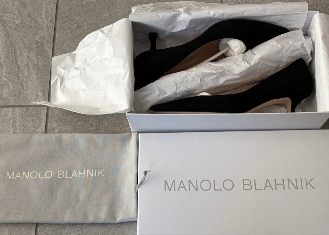 箱保存袋付き マノロブラニク VARENNA スウェード 黒 35.5 - メルカリ