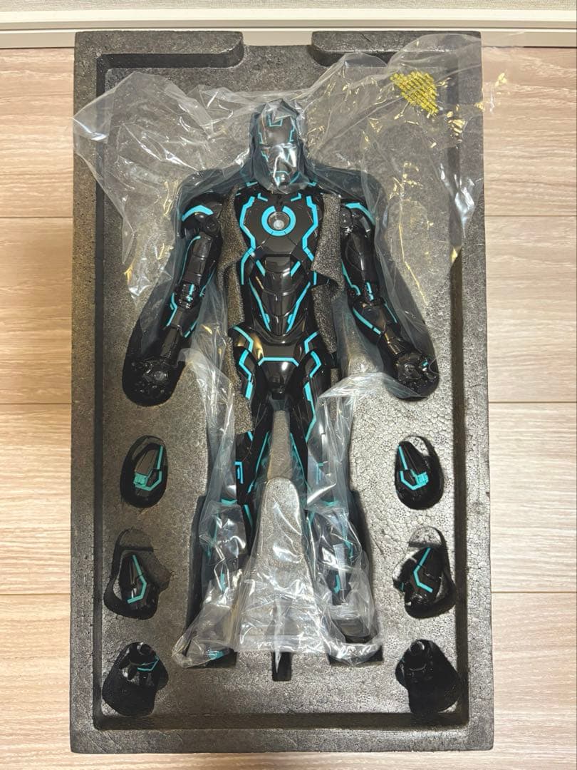 【DIECAST】アイアンマン・マーク4限定ネオンテック版パワードスーツ装着機付