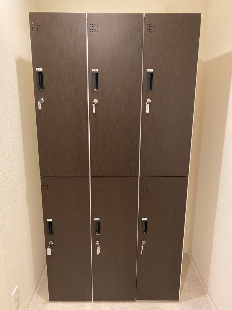 本日販売終了 送料込み 鍵付きオフィスロッカー 更衣室 6個 ダークブラウン 送料無料】 6人用 3列2段 更衣室ロッカー スチールロッカー 鍵付き