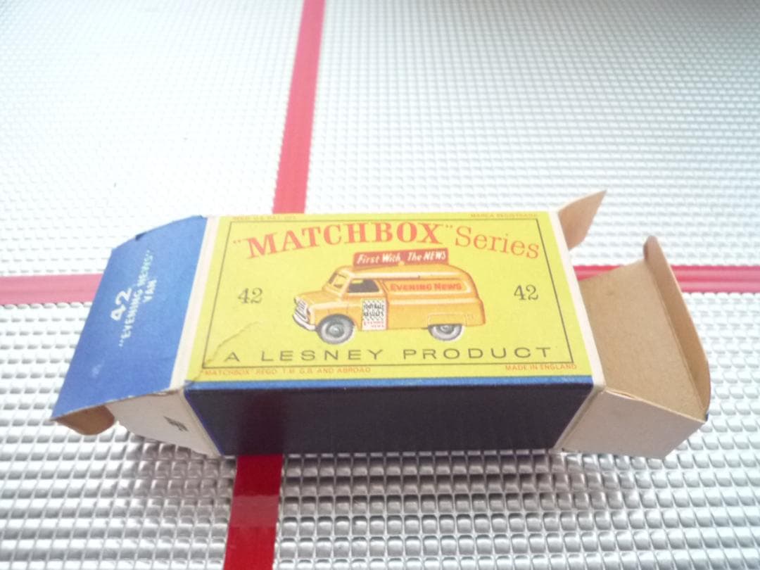 MATCHBOX N°42 BEDFORD PAPERS VAN 1961
