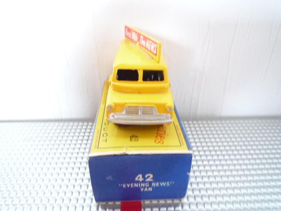 MATCHBOX N°42 BEDFORD PAPERS VAN 1961