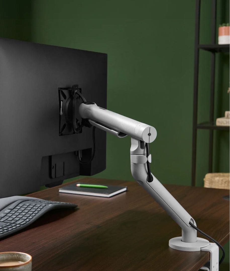 ほぼ新品 新型 flo monitor arm HermanMiller 銀 - メルカリ